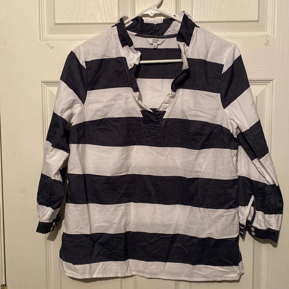 Womens crown and ivy long sleeve shirt size medium